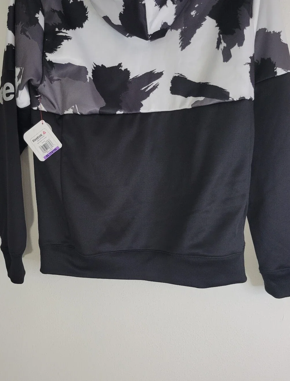 Reebok NWT SIZE XL Men’s Black & White Camouflage Zip Hoodie
